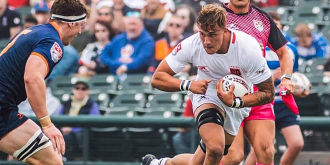 Devin Short carrying the ball in a professional rugby match